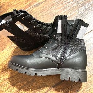 NEW DKNY Girls Size 5 Sock Combat Boots Black grey